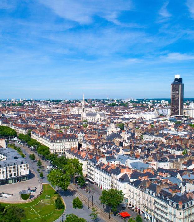 Vue aérienne des toits de Nantes et de la Tour Bretagne, secteur d'intervention