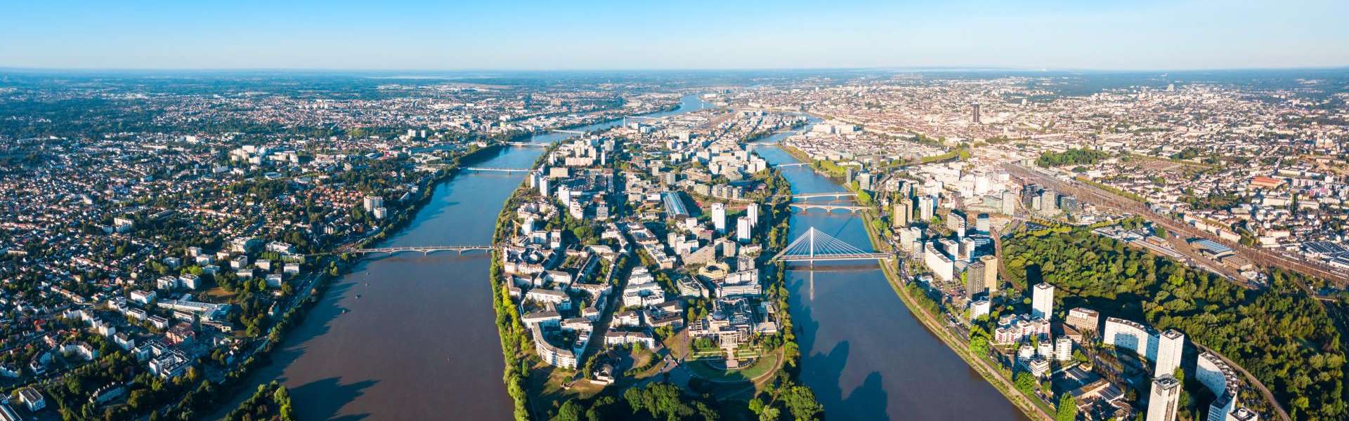 Vue aérienne de la Loire et des ponts de Nantes, secteur d'intervention du diagnostiqueur
